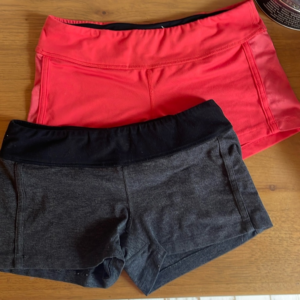 Rabbit running short set of 2 with zip back pocket in a size small